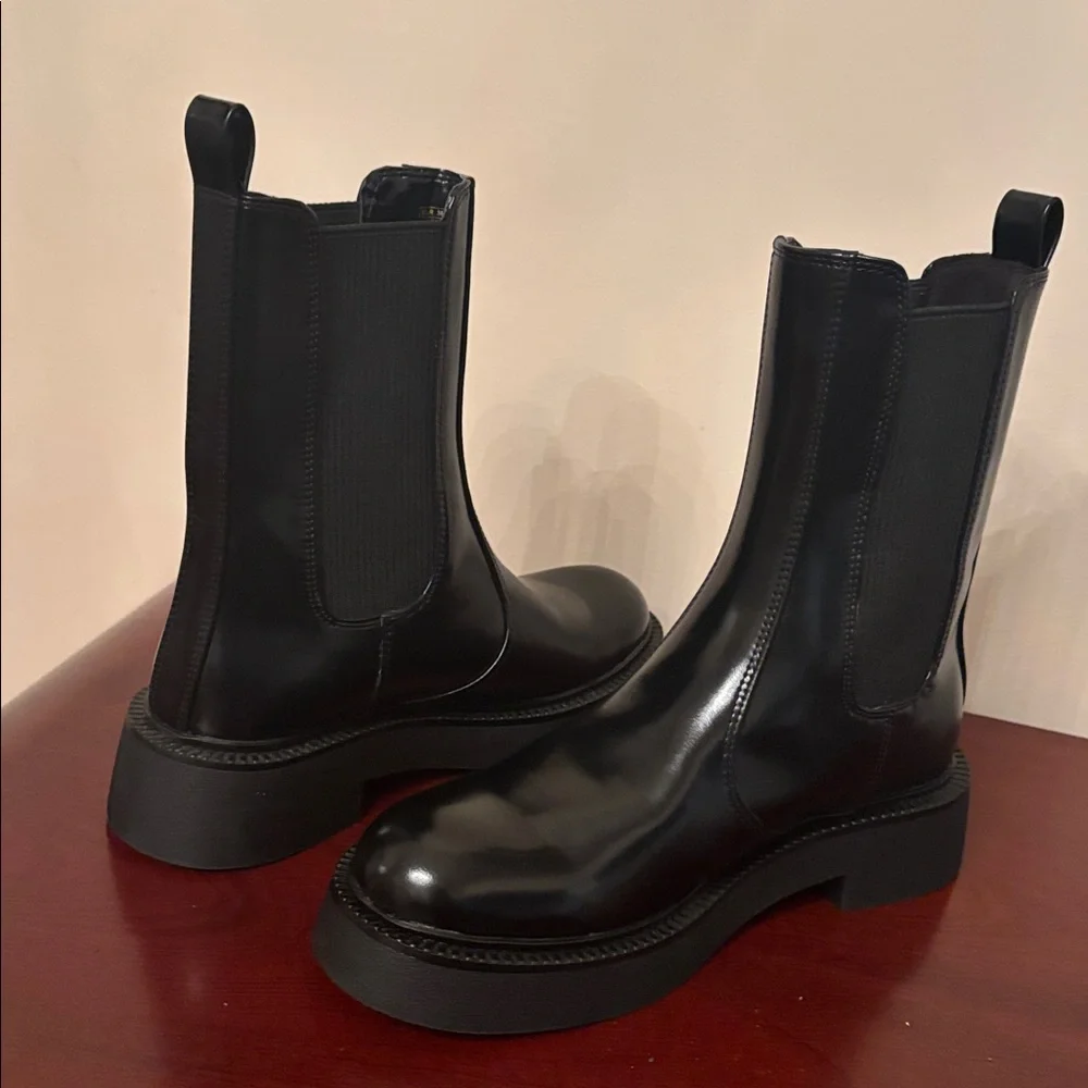 Zara Chelsea combination vegan leather chunky sole black ankle booties sz.6